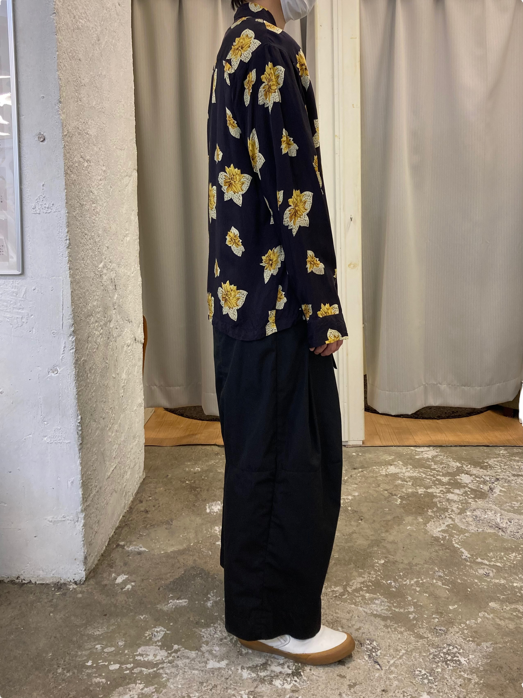 toga virilis 花柄シャツ